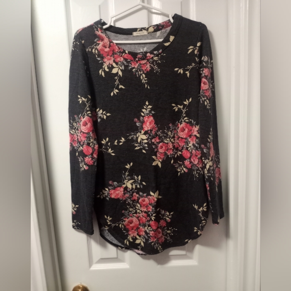 💲5/25💲  Floral long sleeve